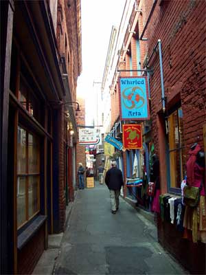 Fan Tan Alley,  Victoria BC, photo summerhouseart.com