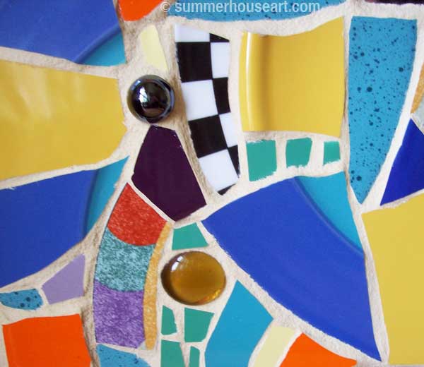 detail, Pique Assiette mirror, by Helen Bushell, summerhouseart.com