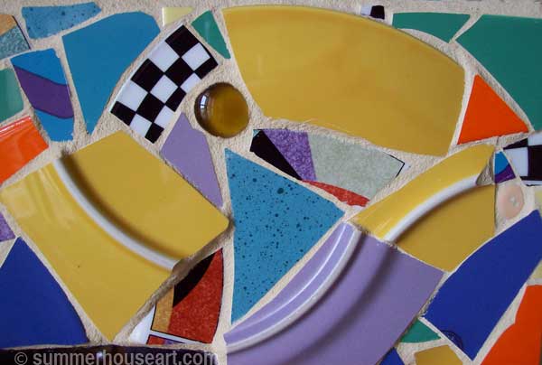detail, Pique Assiette mirror, by Helen Bushell, summerhouseart.com detail, Pique Assiette mirror, by Helen Bushell, summerhouseart.com