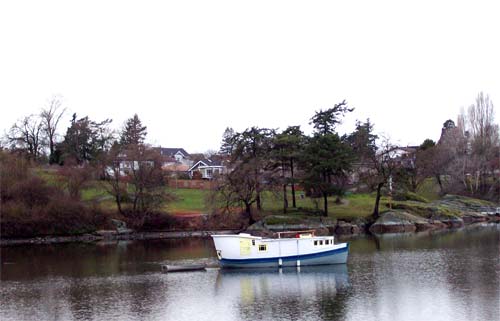 houseboat