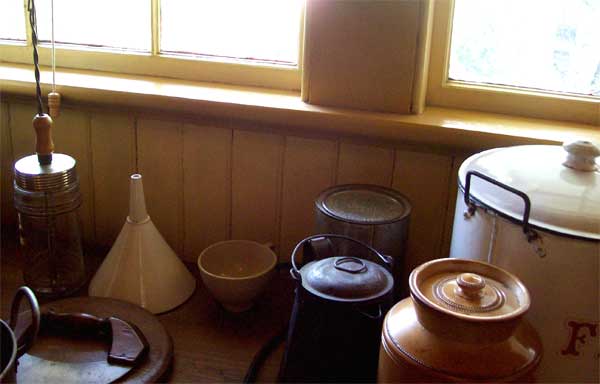 pots-in-window