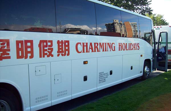 charming-holiday-bus