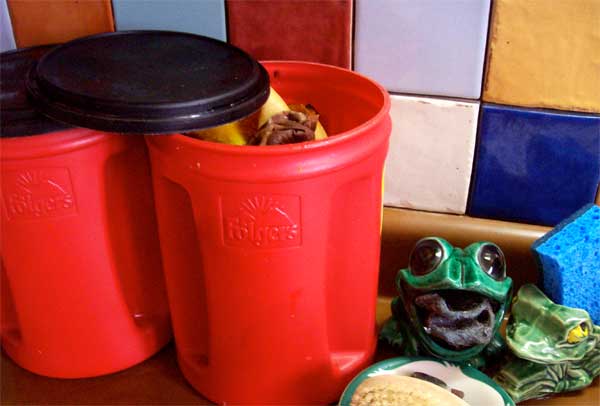 Kitchen Compost saving Kitchen Compost saving